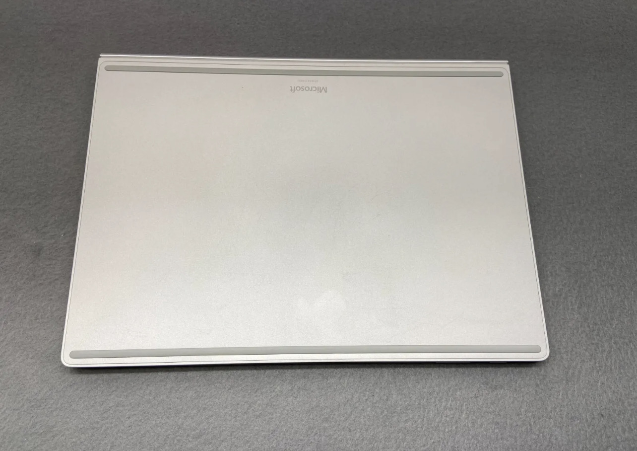 Microsoft Surface Book 2 13.5" Intel i5-7300U @ 2.6 8GB 256GB + Dock + Win10