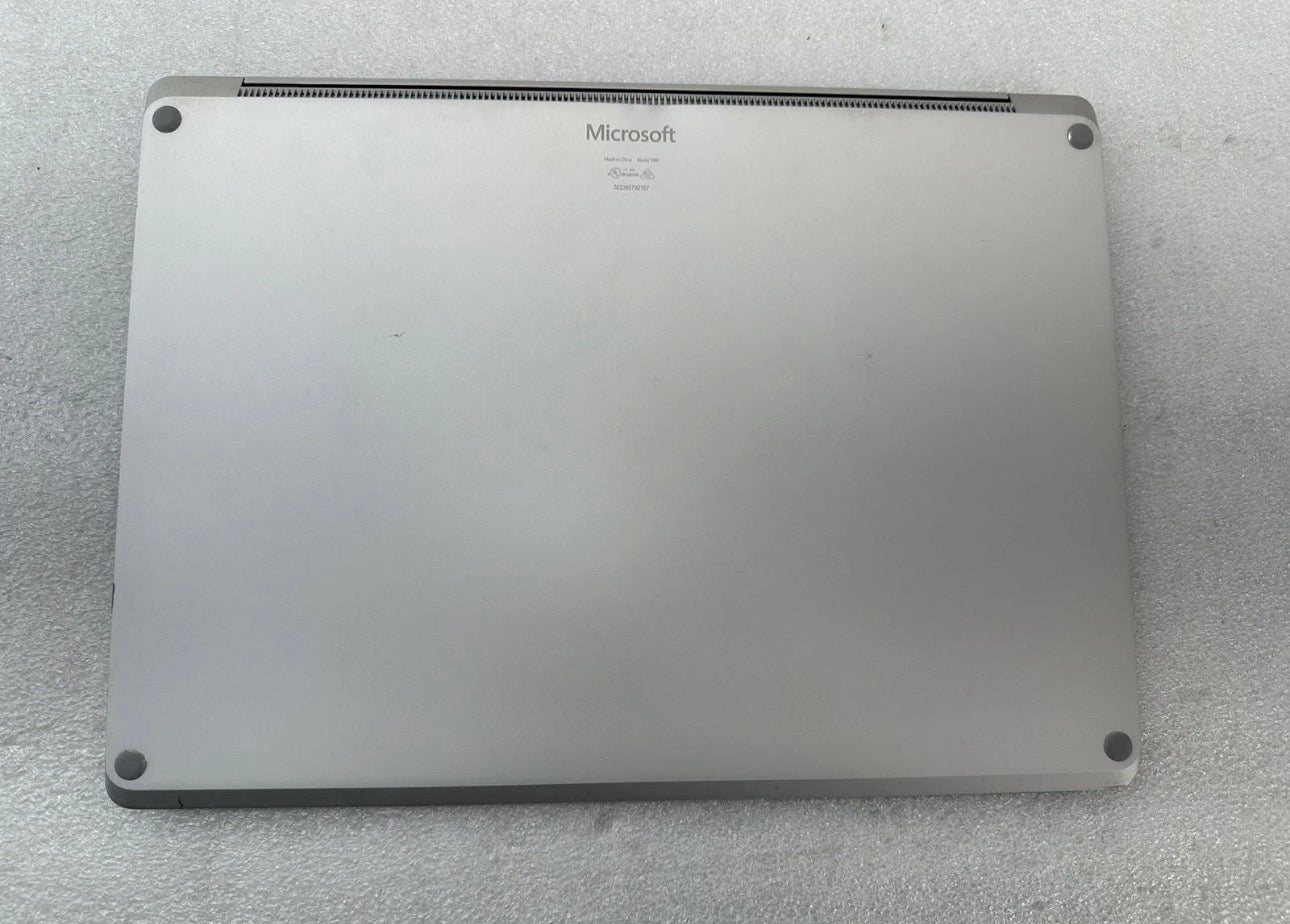 Microsoft Surface Laptop 2 13.5-inch / Intel i5-7300U / 8GB RAM / 256GB SSD (used)