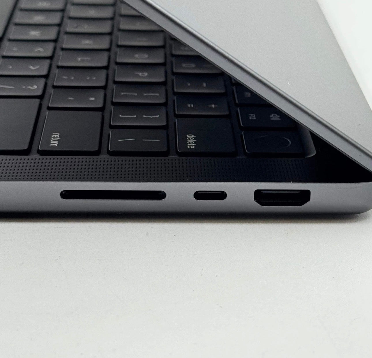 2024 Apple MacBook Pro 14" M4 10C GPU 4.5GHz 16GB RAM 512GB SSD Z1DS000L9LL/A