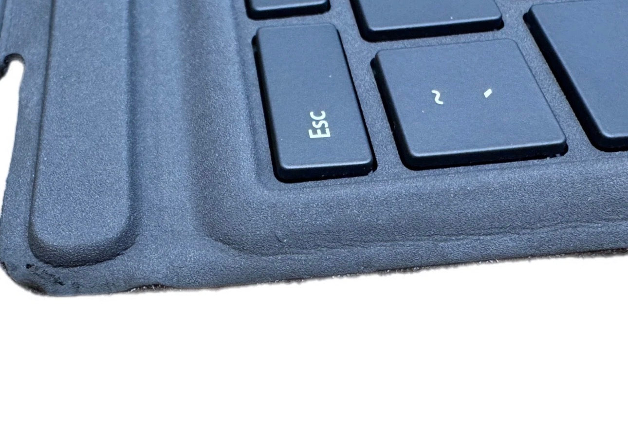 Microsoft Surface Pro 4 1724 12.3 inch - Intel i5-6300U, 8GB RAM, 256GB with type cover + Pen