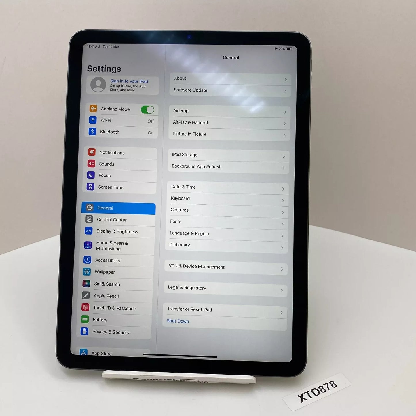 Apple iPad Air 5th Gen. 256GB, Wi-Fi, 10.9" - Space Gray A2588 - Open Box