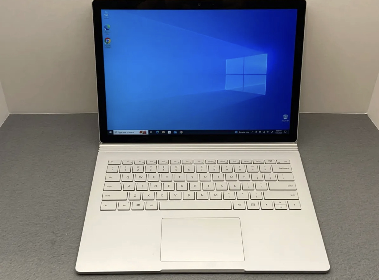 Microsoft Surface Book 2 13.5" Intel i5-7300U @ 2.6 8GB 256GB + Dock + Win10