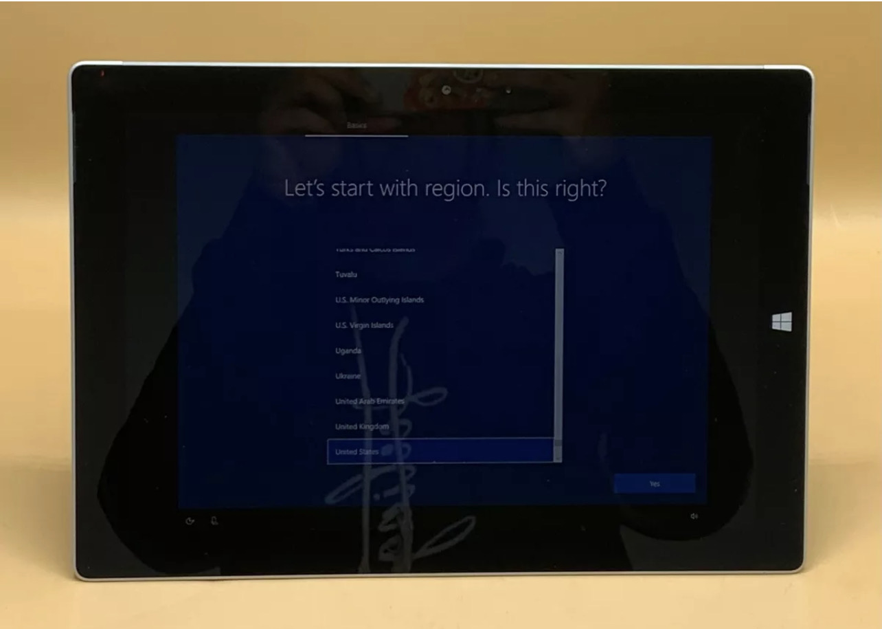 Microsoft Surface 3 - Intel Atom X7 1.60GHz 4GB 64GB SSD Windows 10