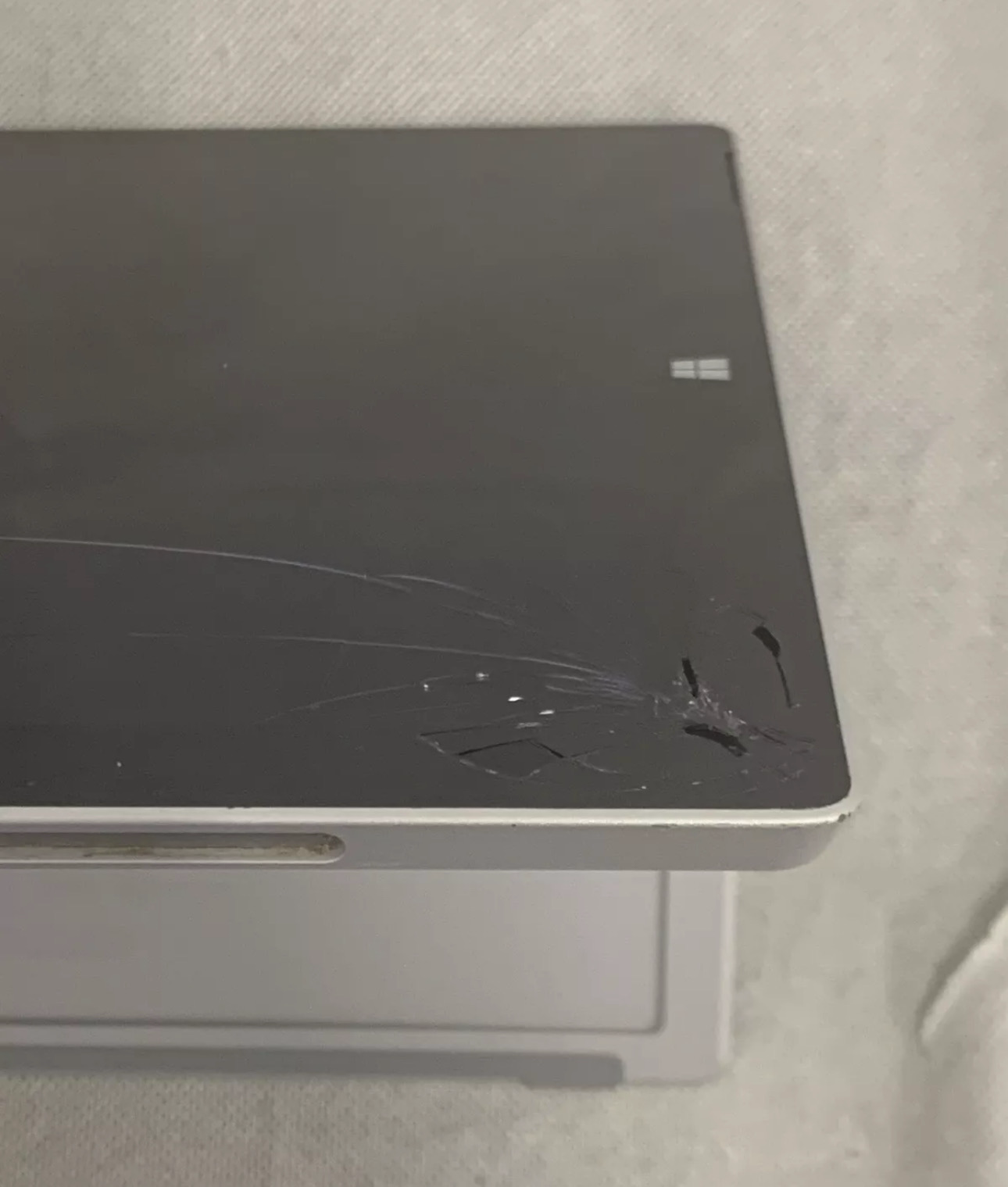 Microsoft surface Pro 3 12.3 Inch Tablet - Intel Core i5 4300U, 4GB RAM, 128GB (Damaged screen)