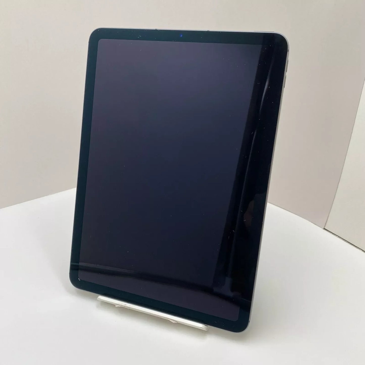 Apple iPad Air 4th Gen 256GB, 10.9 Space Gray (Unlocked) A2324 - Good Condition