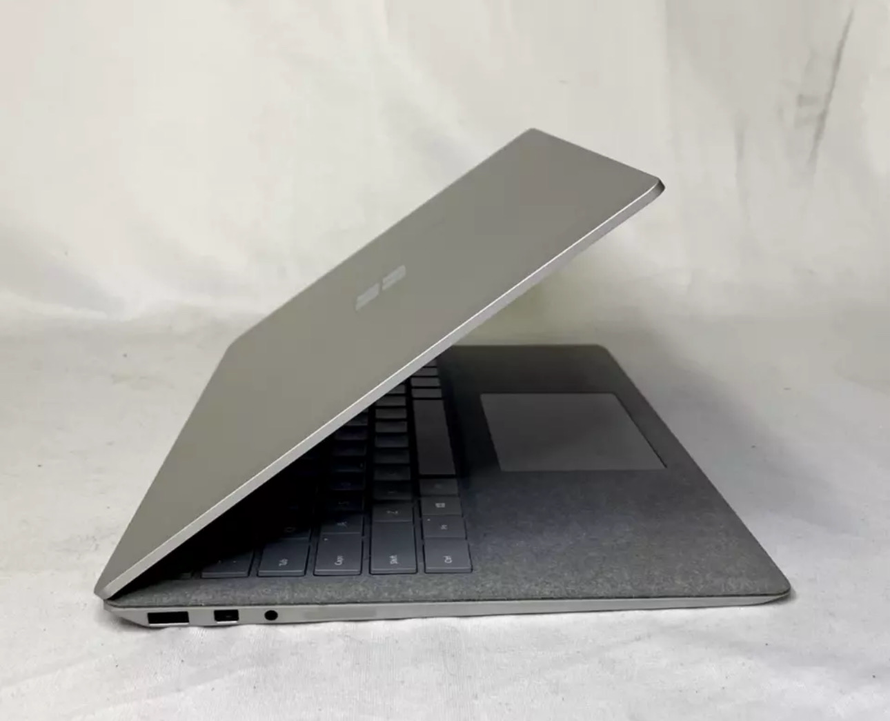 Microsoft Surface Laptop 2 13.5" i5-8350U 8GB RAM 256GB SSD Model 1769