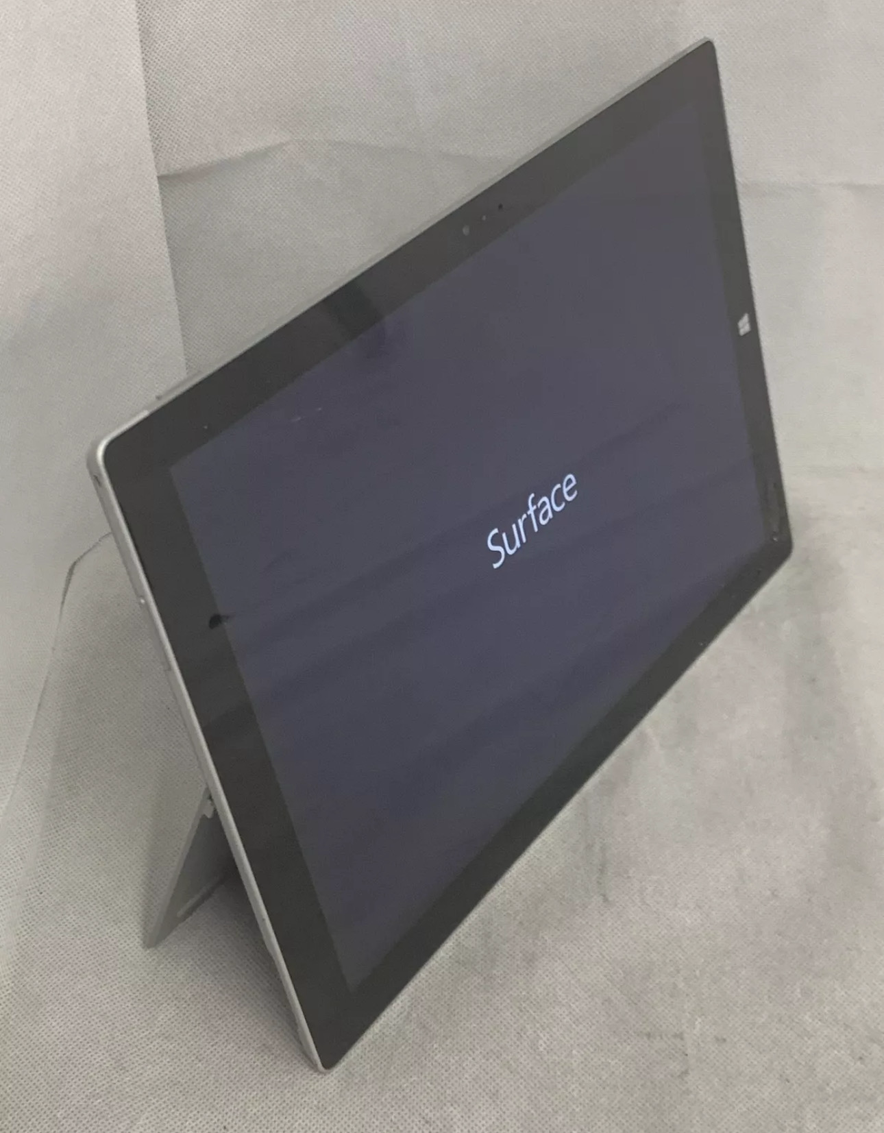 Microsoft surface Pro 3 12.3 Inch Tablet - Intel Core i5 4300U, 4GB RAM, 128GB (Damaged screen)