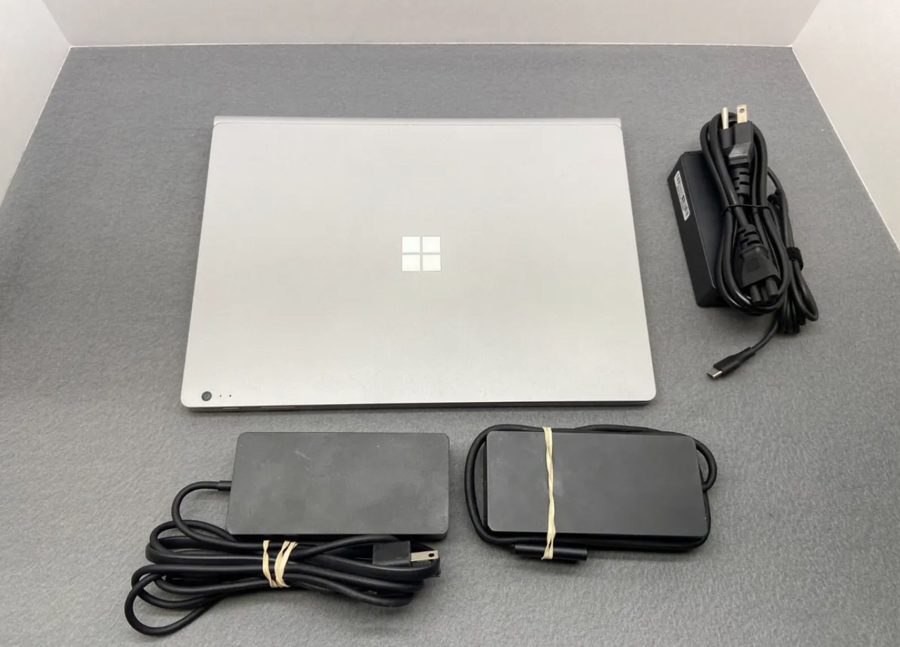 Microsoft Surface Book 2 13.5" Intel i5-7300U @ 2.6 8GB 256GB + Dock + Win10