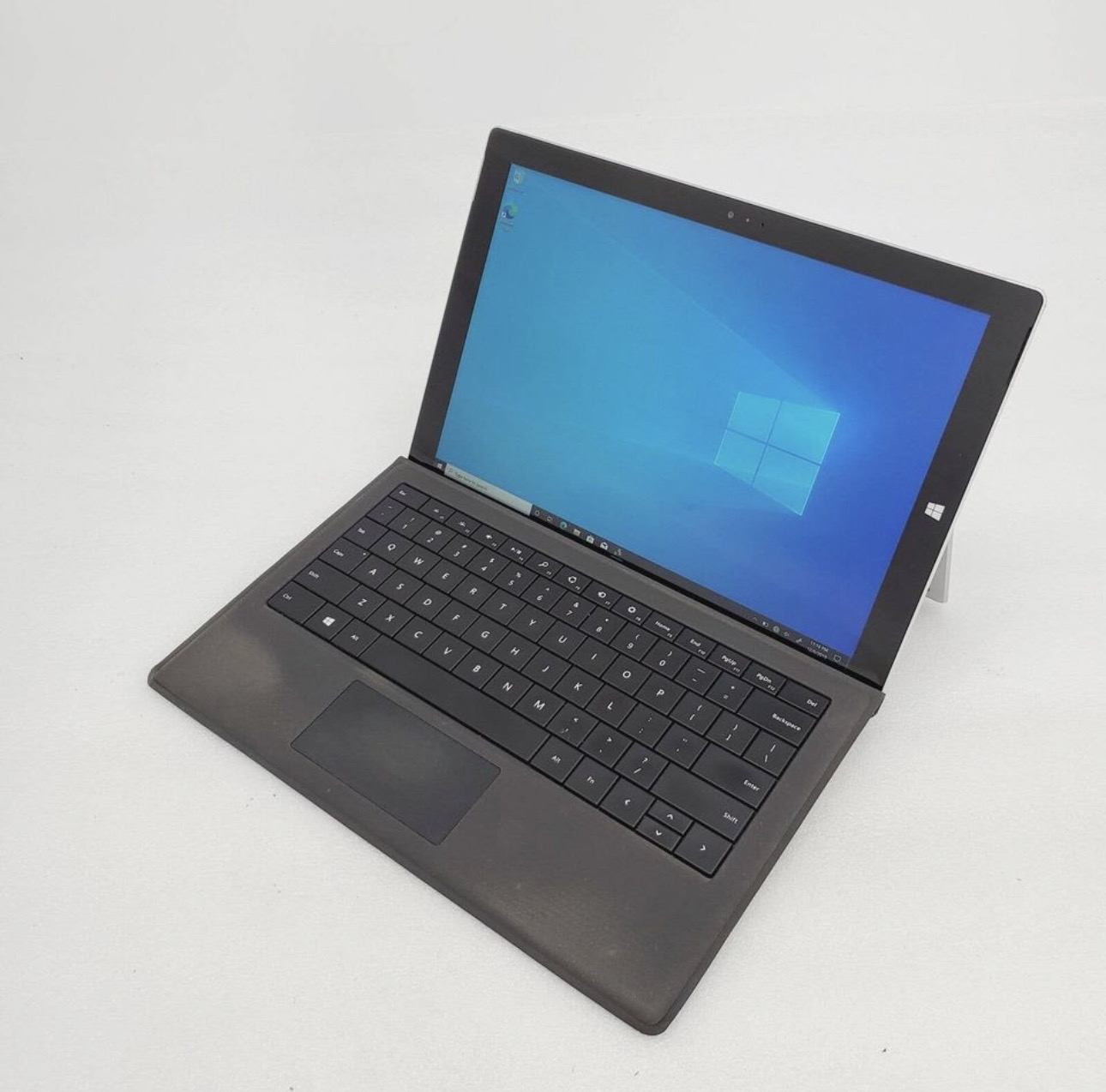 Microsoft Surface Pro 3 12.3 Inch - Intel Core i5 4300U, 8GB RAM, 256GB SSD, Windows 10