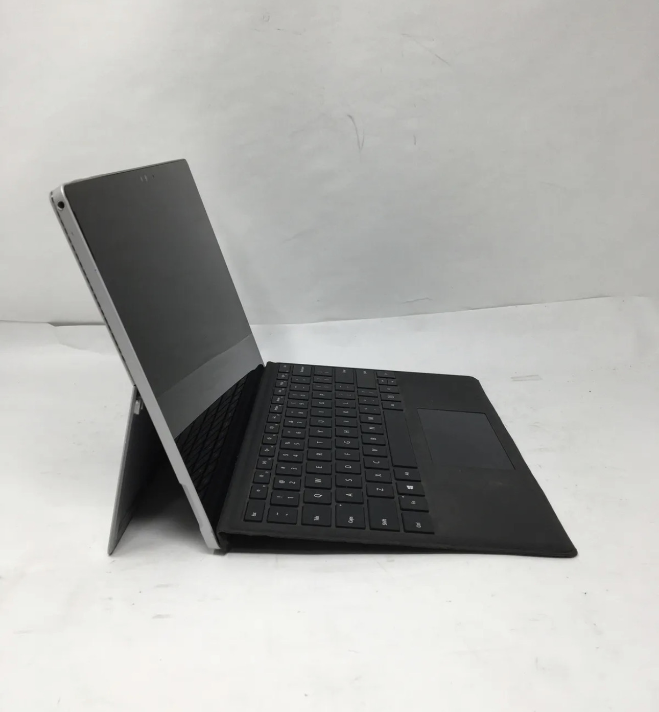 Microsoft Surface Pro 4 12.3 Inch - Intel Core M3, 4GB RAM, 128GB SSD, Win10 Bad Touch