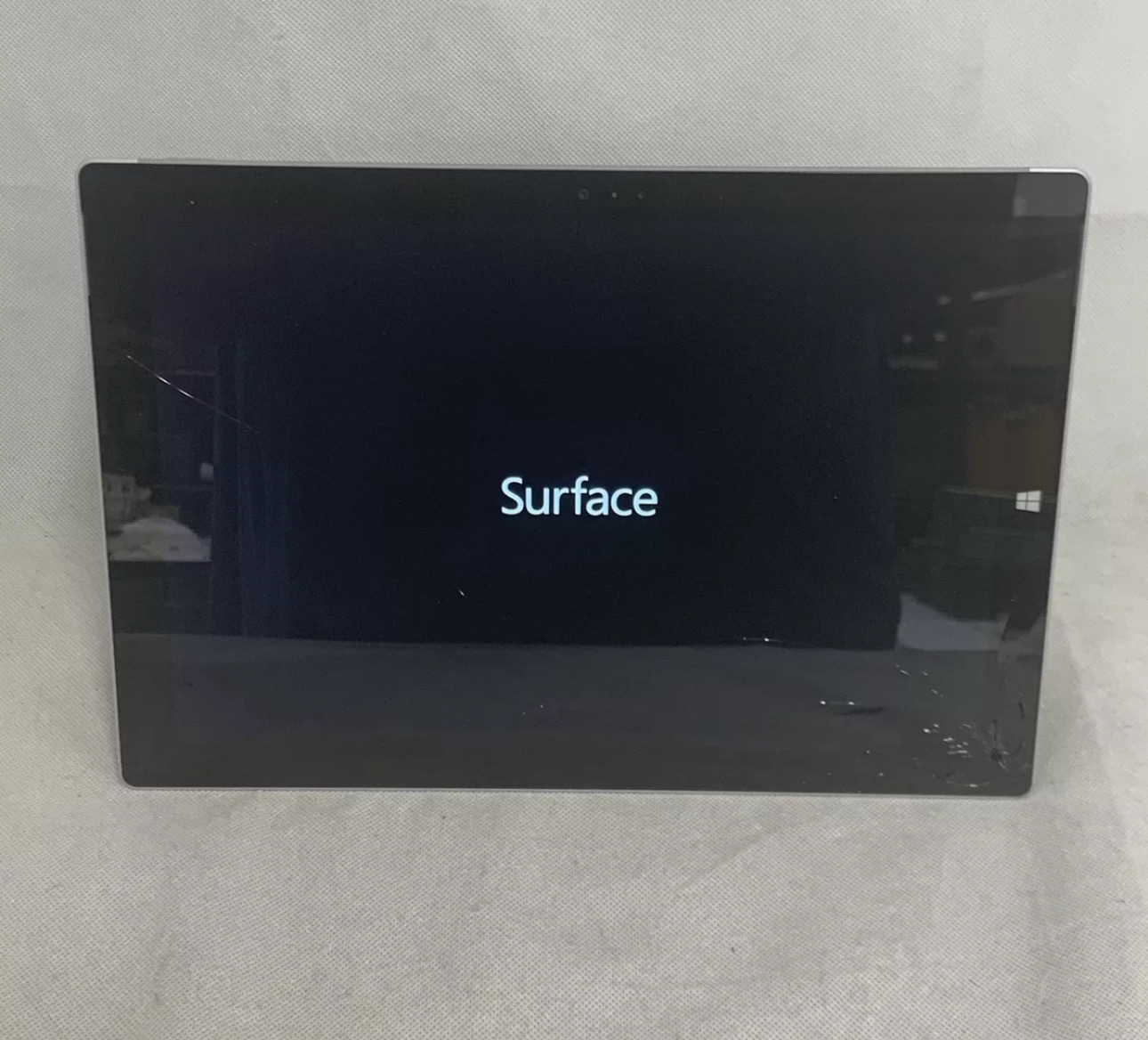 Microsoft surface Pro 3 12.3 Inch Tablet - Intel Core i5 4300U, 4GB RAM, 128GB (Damaged screen)