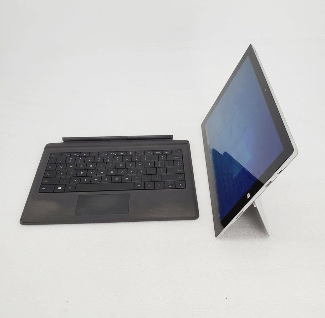 Microsoft Surface Pro 3 12.3 Inch - Intel Core i5 4300U, 8GB RAM, 256GB SSD, Windows 10