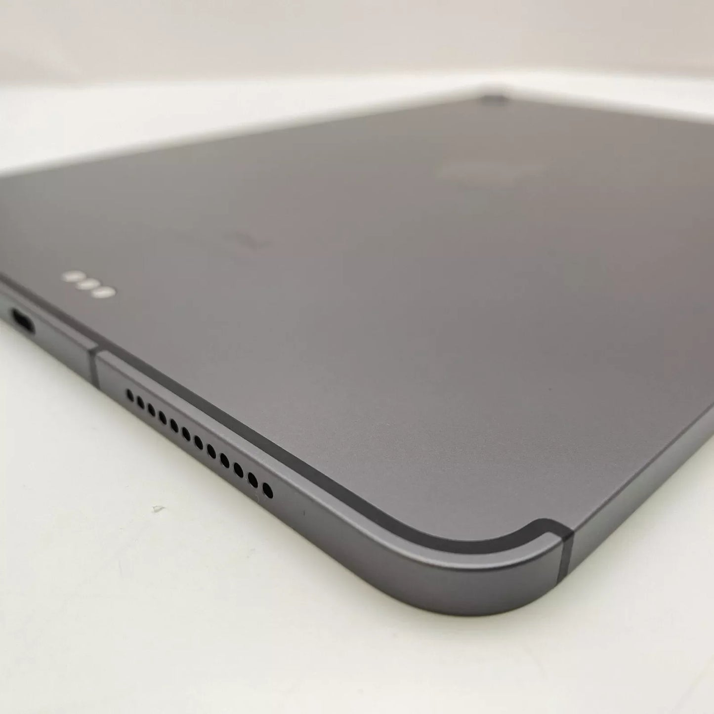 Apple iPad Air 4th Gen 256GB, 10.9 Space Gray (Unlocked) A2324 - Good Condition