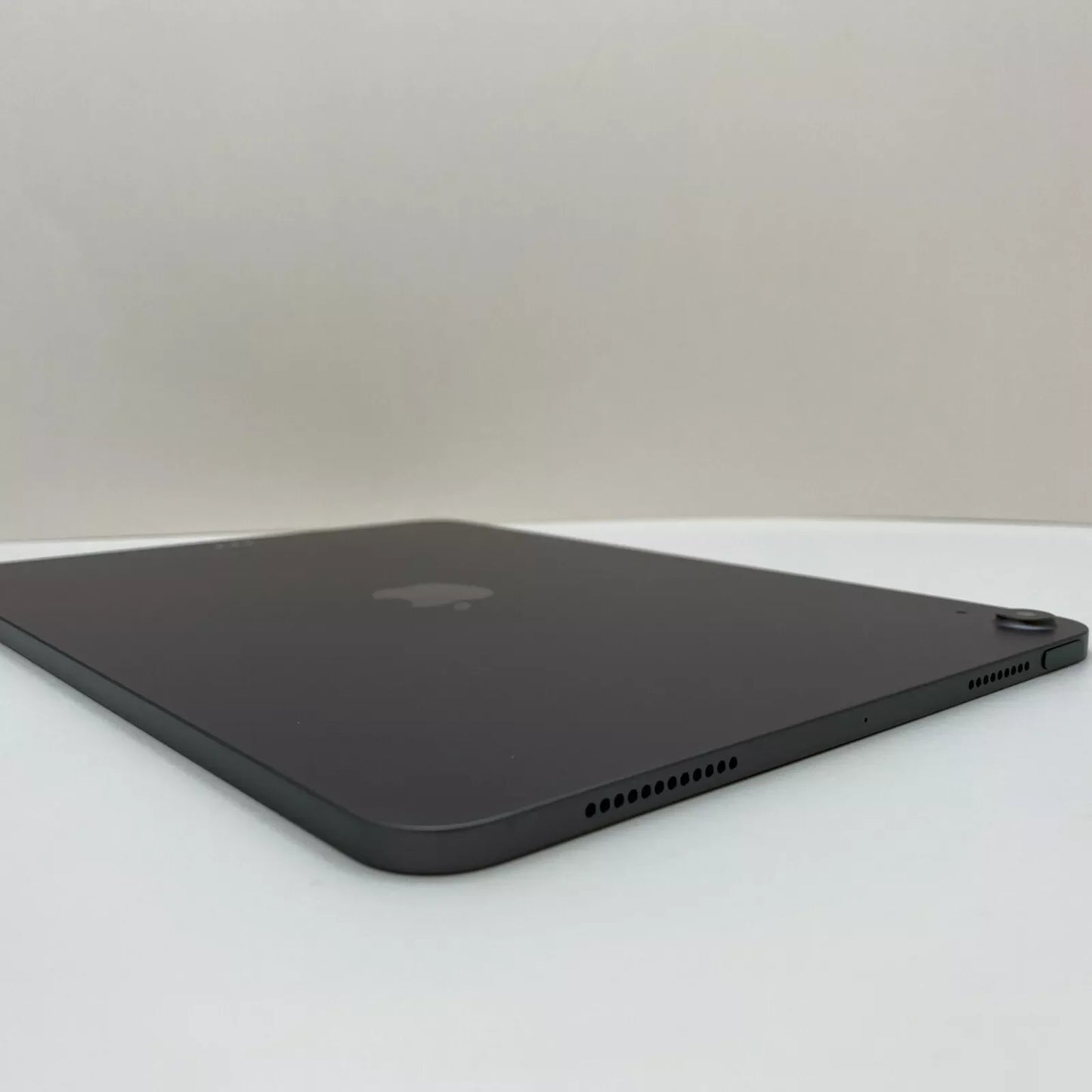 Apple iPad Air 5th Gen. 256GB, Wi-Fi, 10.9" - Space Gray A2588 - Open Box