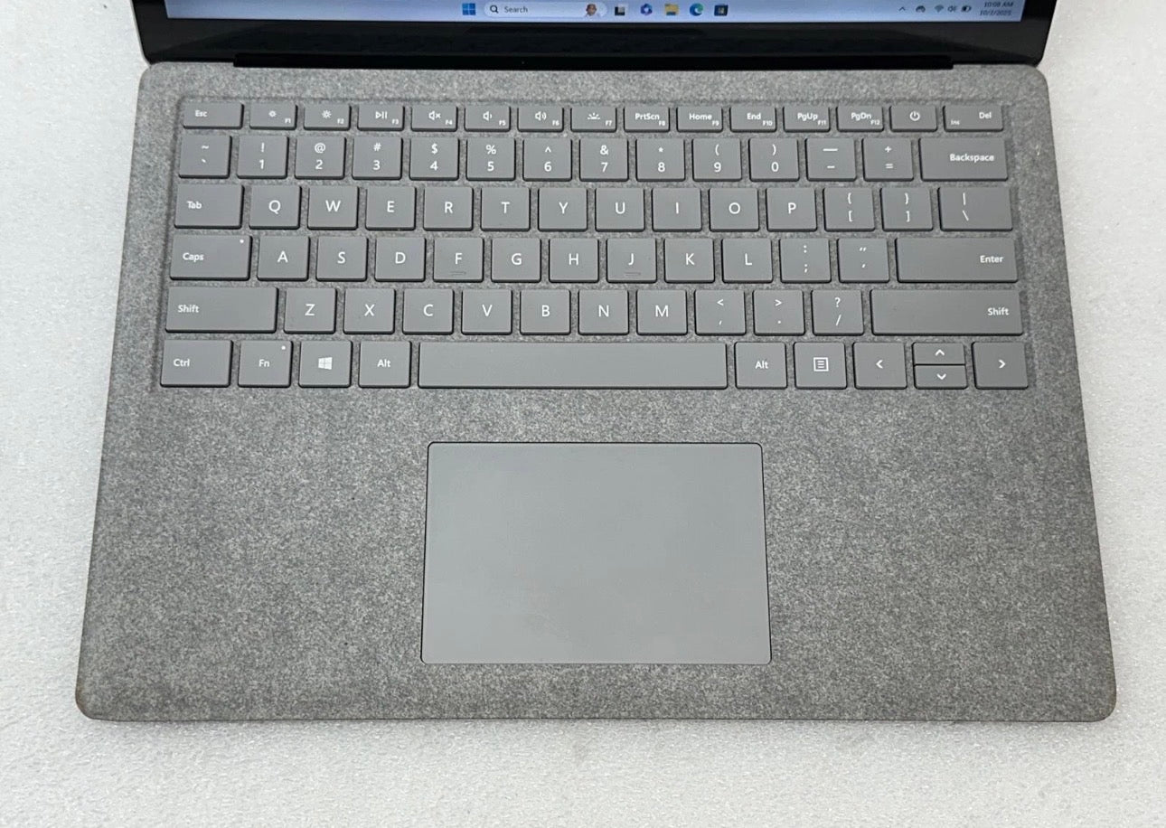 Microsoft Surface Laptop 2 13.5-inch / Intel i5-7300U / 8GB RAM / 256GB SSD (used)