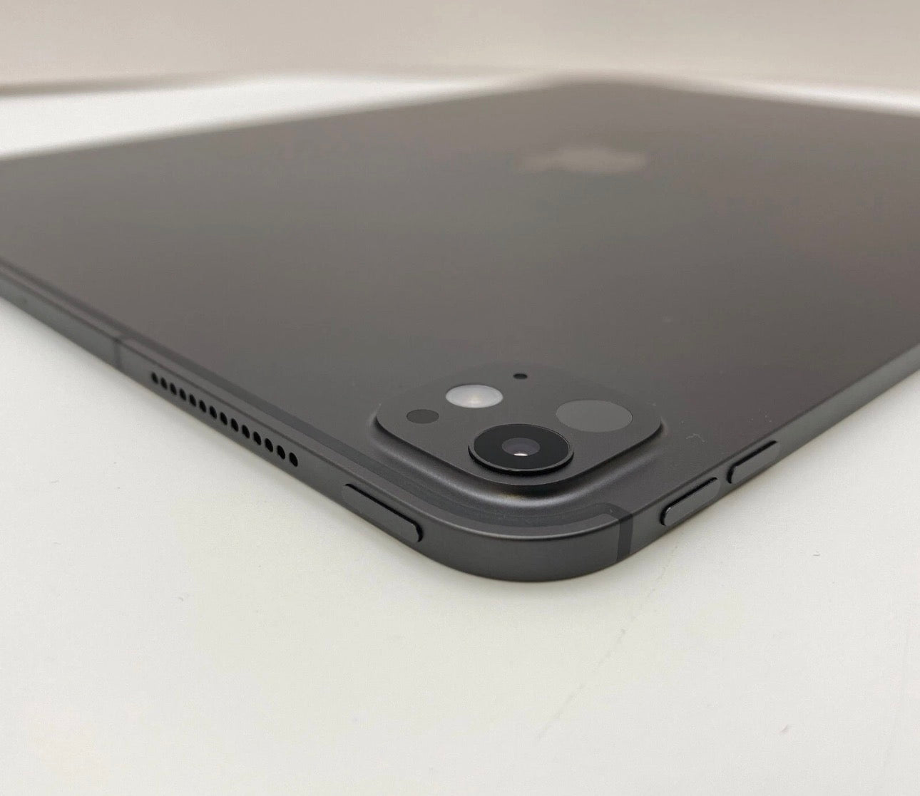 Apple iPad Pro 13" - 2TB, 2024 M4, Silver (Unlocked) A2926 - NEW Open Box