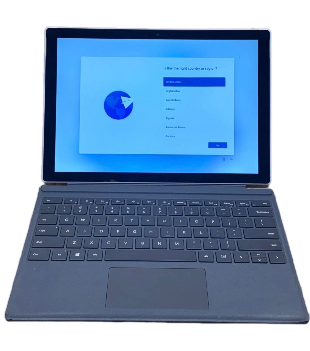 Microsoft Surface Pro 4 1724 12.3 inch - Intel i5-6300U, 8GB RAM, 256GB with type cover + Pen