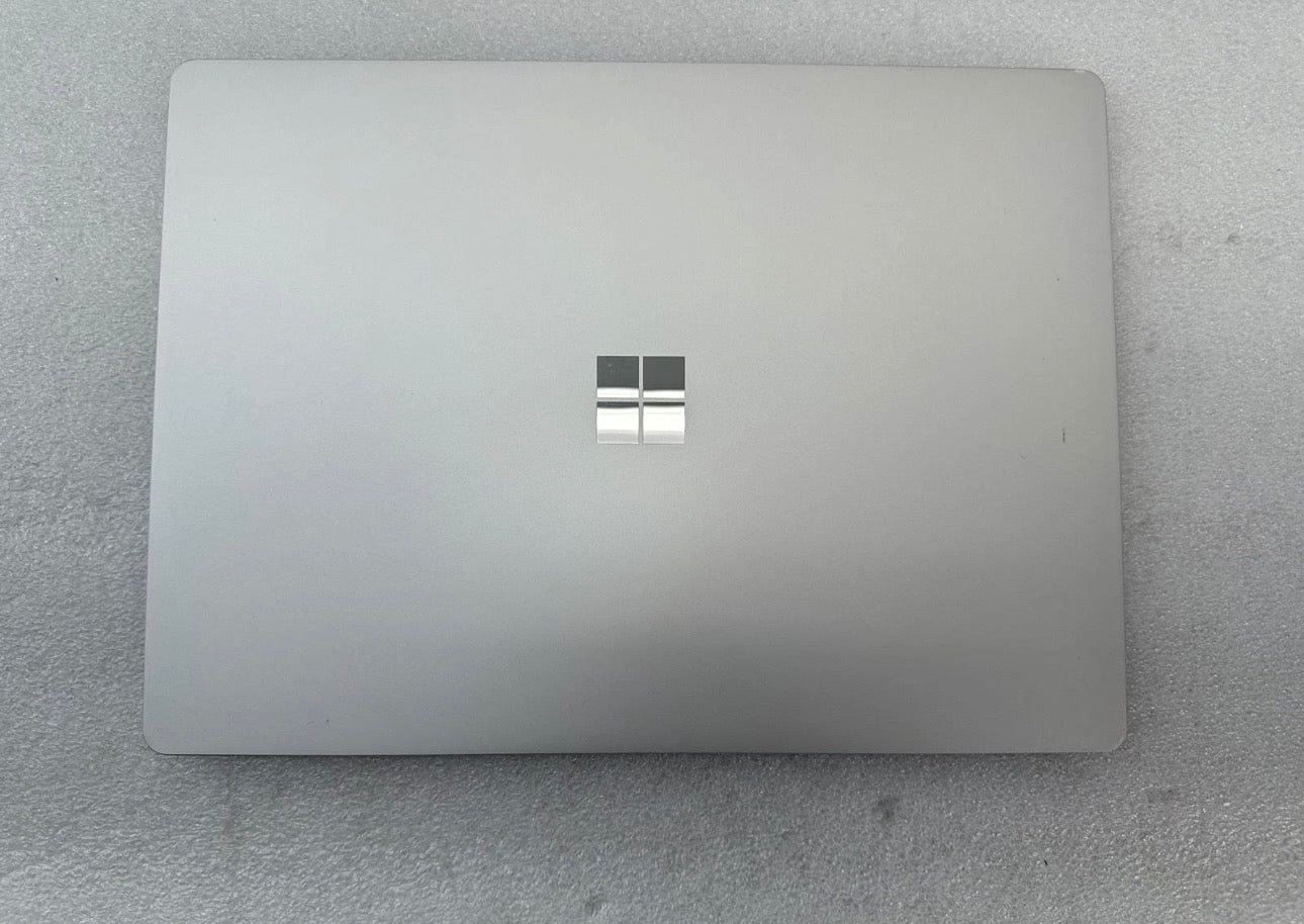 Microsoft Surface Laptop 2 13.5-inch / Intel i5-7300U / 8GB RAM / 256GB SSD (used)