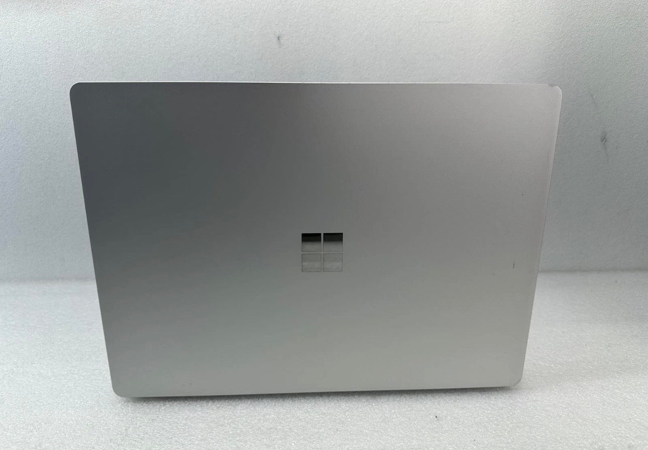 Microsoft Surface Laptop 2 13.5-inch / Intel i5-7300U / 8GB RAM / 256GB SSD (used)