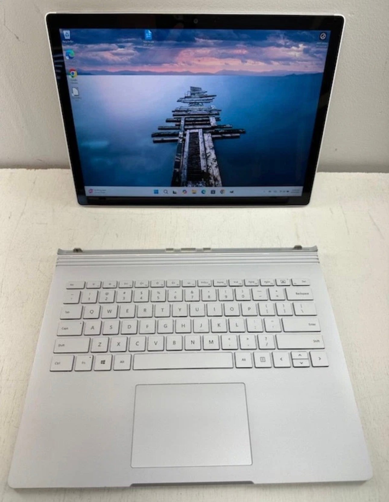 Microsoft Surface Book 13.5 1703 - Intel i7-6600u, 16GB RAM, 512GB