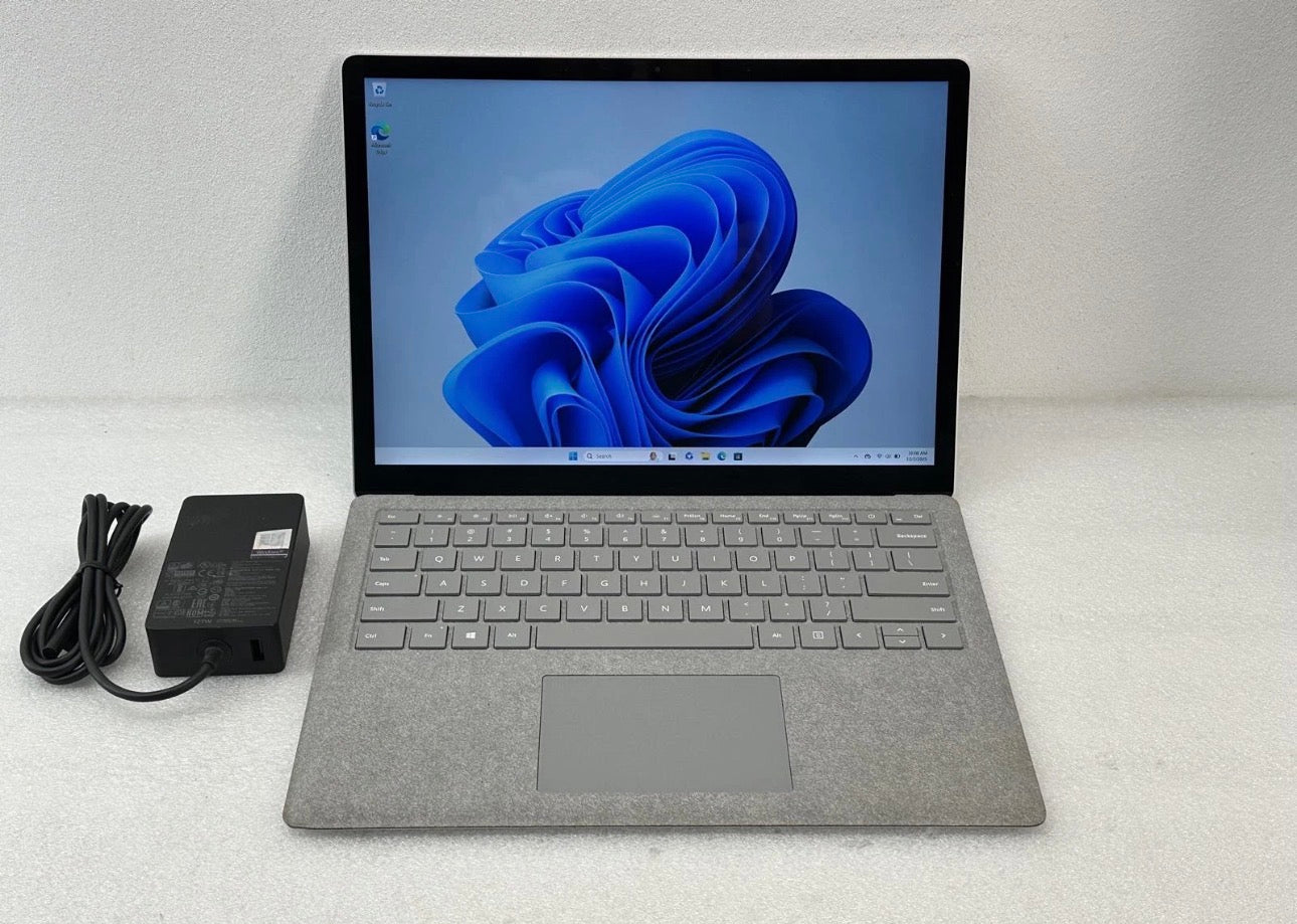 Microsoft Surface Laptop 2 13.5-inch / Intel i5-7300U / 8GB RAM / 256GB SSD (used)